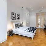 Elegant And Spacious 4-Bedroom Apartment In Paris 16Th