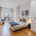 Elegant And Spacious 4-Bedroom Apartment In Paris 16Th