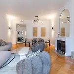 Elegant And Spacious 4-Bedroom Apartment In Paris 16Th