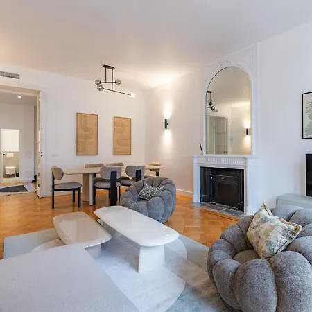 Elegant And Spacious 4-bedroom In 16th Apartment Paris