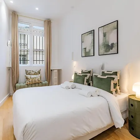 Elegant And Spacious 4-bedroom In 16th Apartment Paris