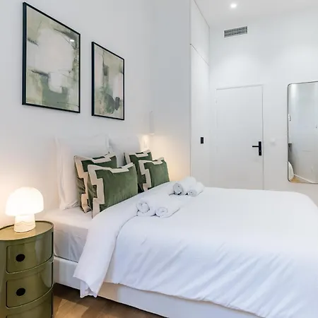 Apartment Elegant And Spacious 4-bedroom In 16th