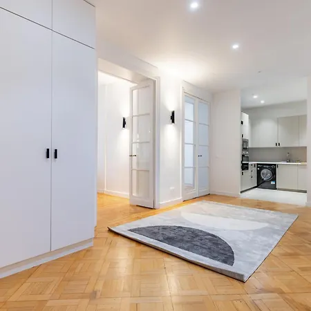 Apartment Elegant And Spacious 4-bedroom In 16th *