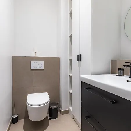 Elegant And Spacious 4-bedroom In 16th Apartment *