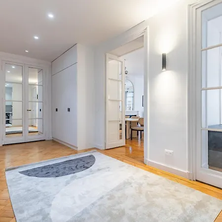 Elegant And Spacious 4-bedroom In 16th Paris