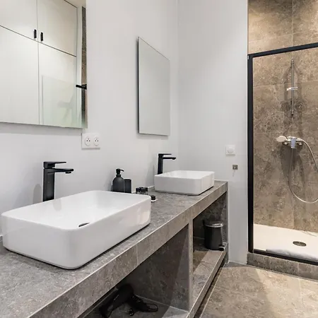 Elegant And Spacious 4-bedroom In 16th Apartment *