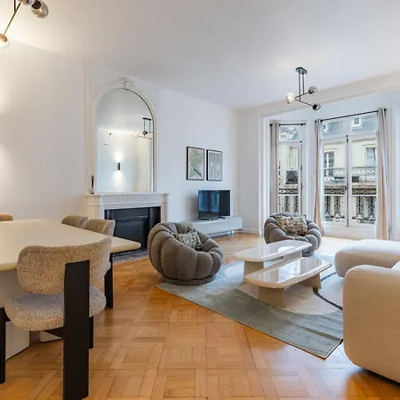 Elegant And Spacious 4-bedroom In 16th Apartment Paris